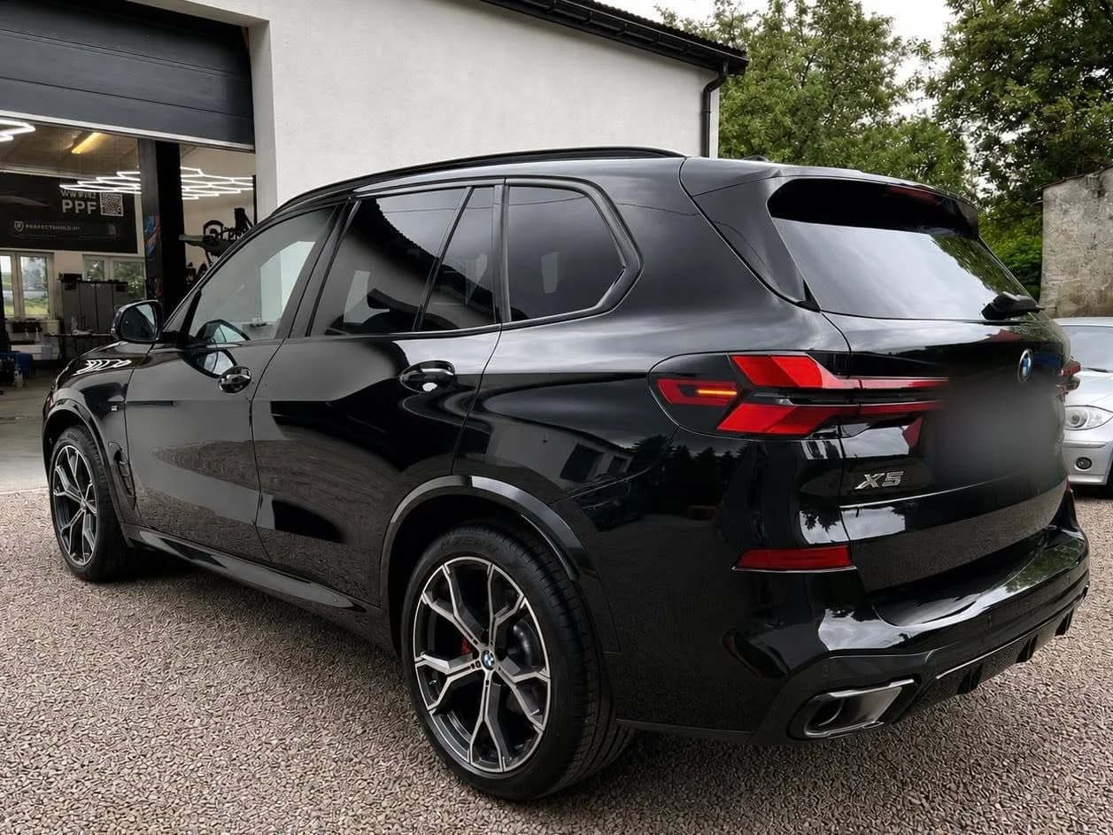 Tył BMW X5 po detailingu