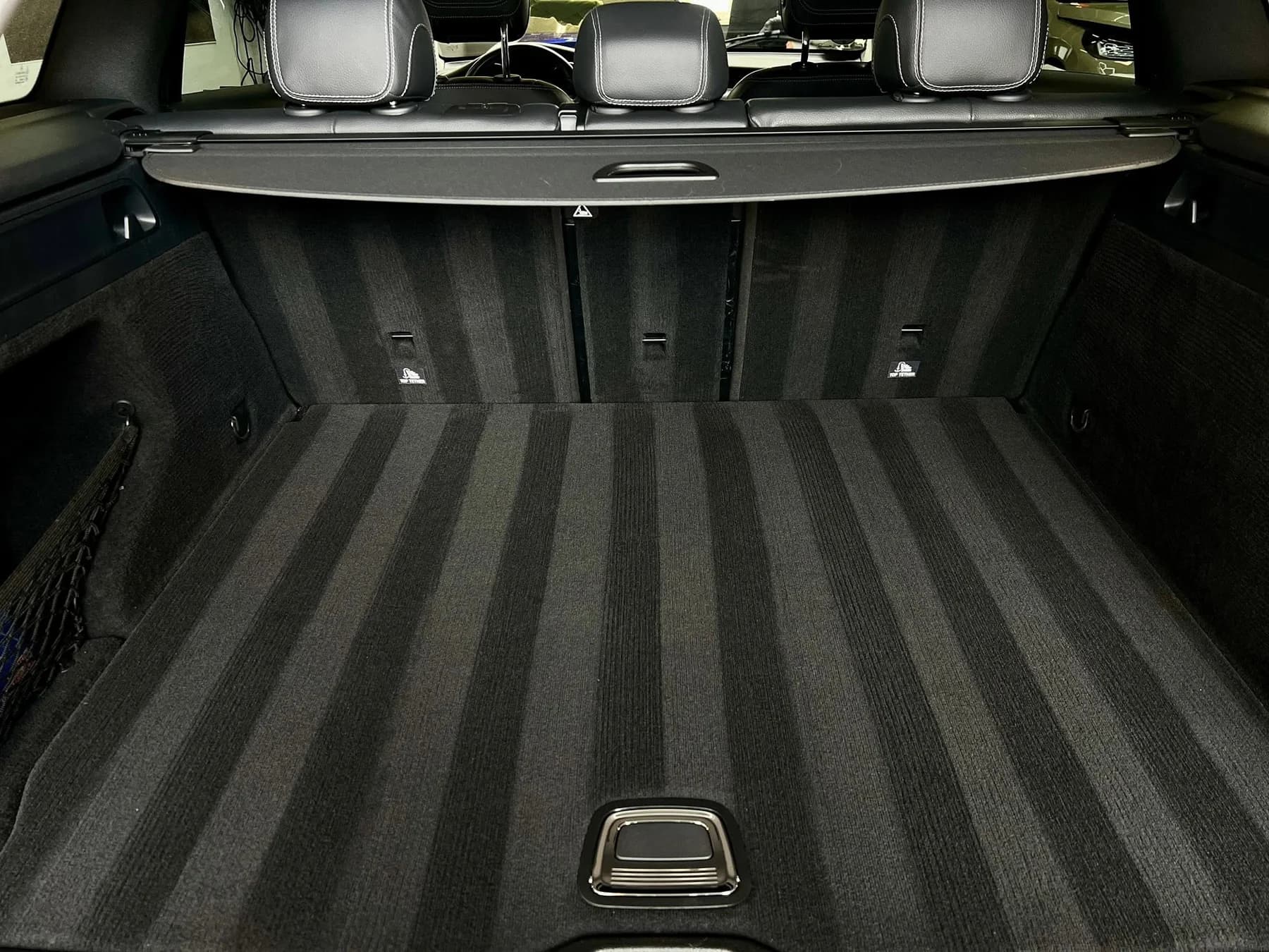 Bagażnik Mercedesa GLC po czyszczeniu